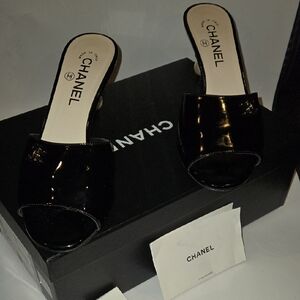 Chanel Patent Lambskin & Imitation  Pearls Heel mules
